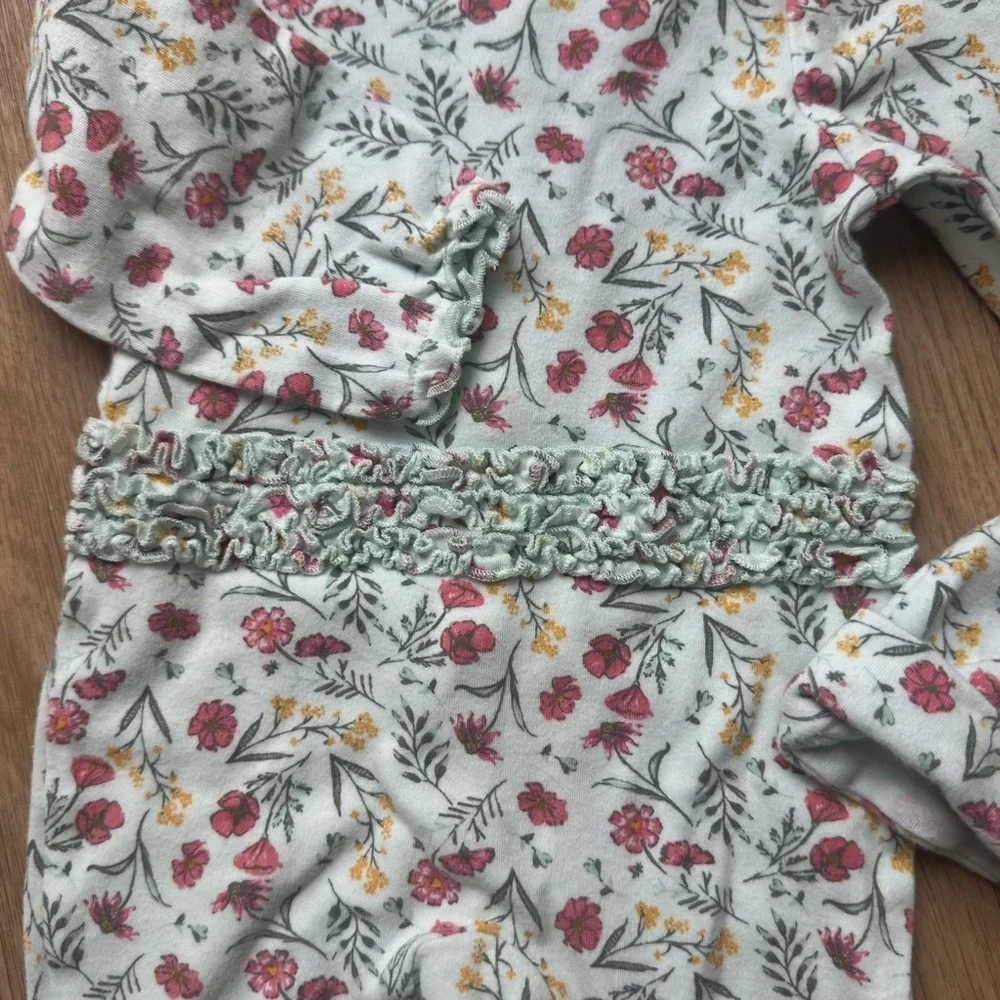 Laura Ashley Baby Floral Print 6-9M Button Up Sleeper with Matching Hat